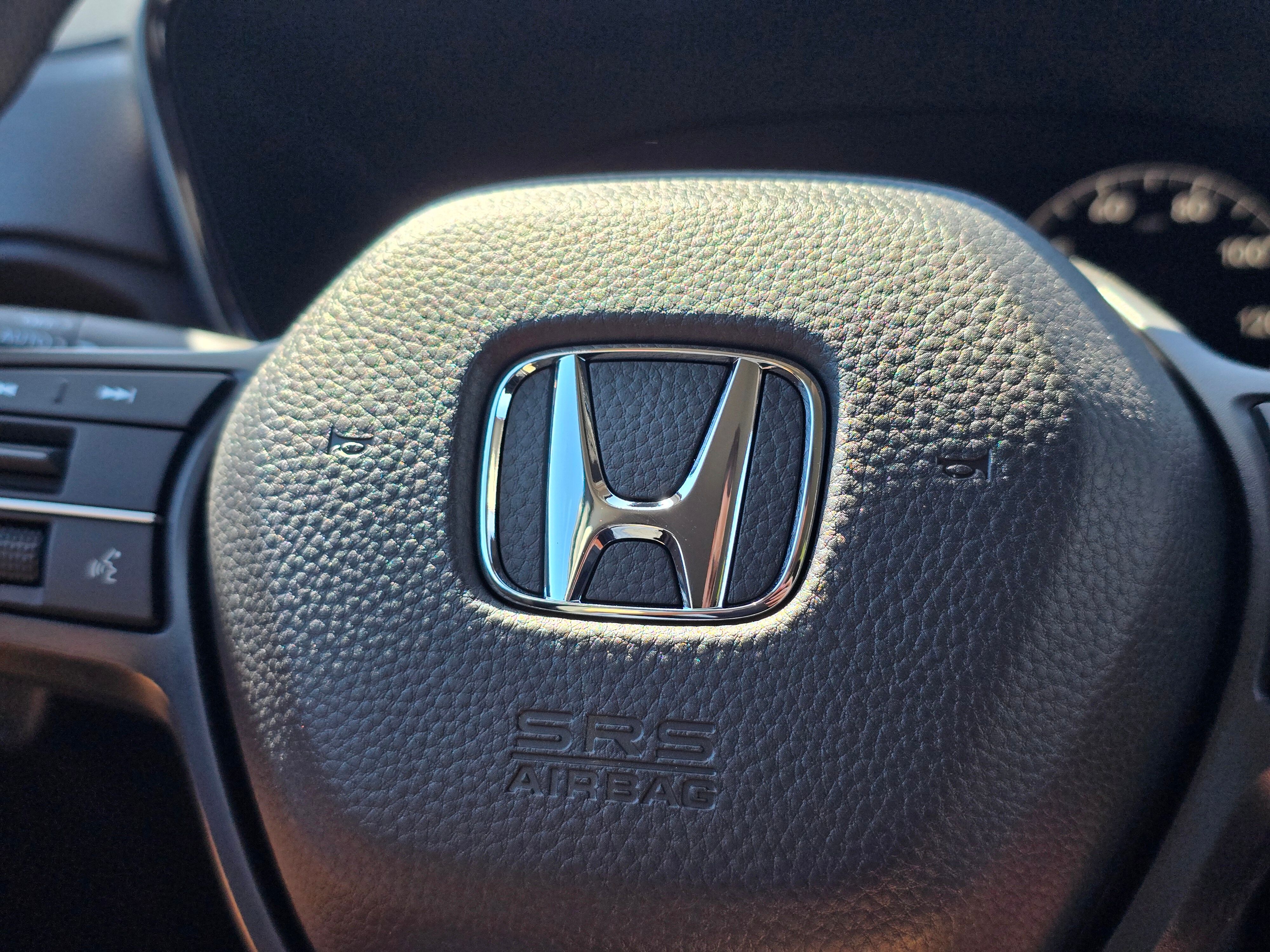 Vehicle image 21 of 25