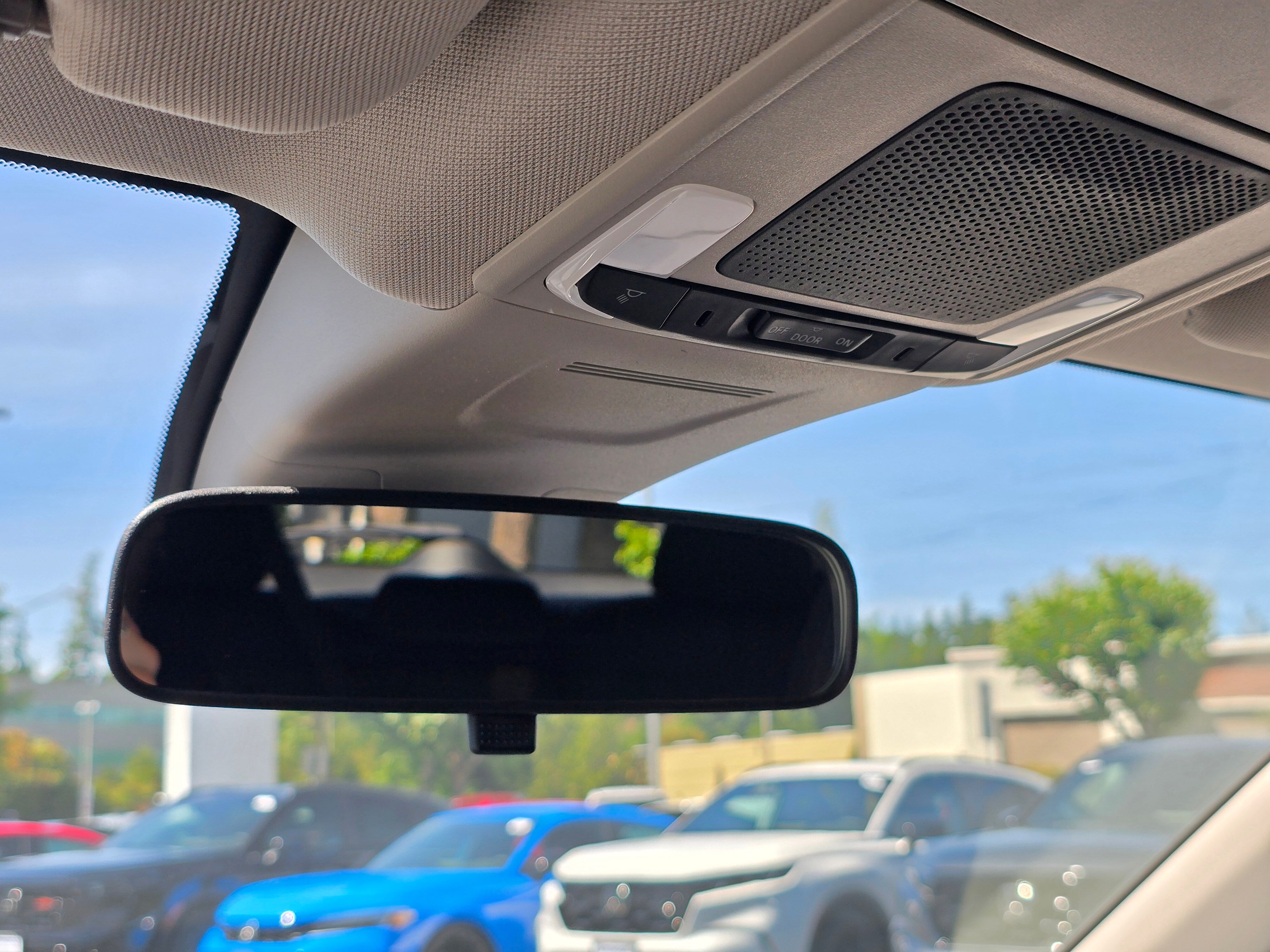 Vehicle image 16 of 25