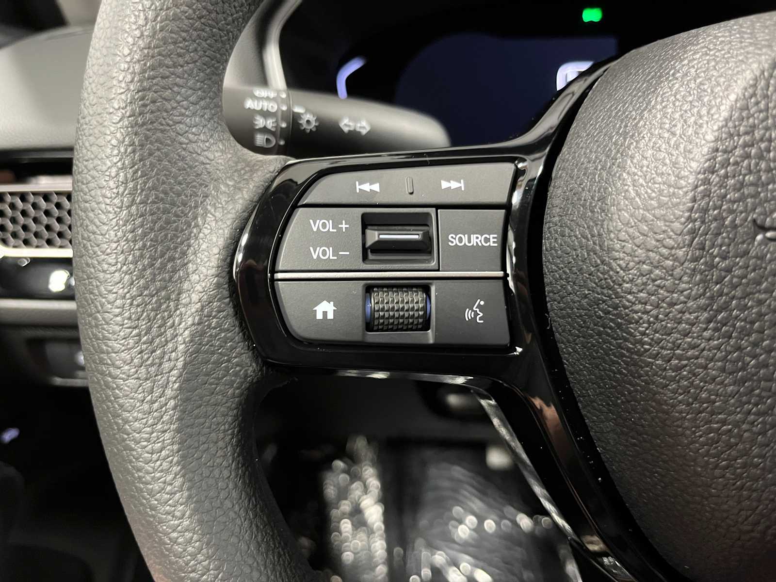 Vehicle image 17 of 23
