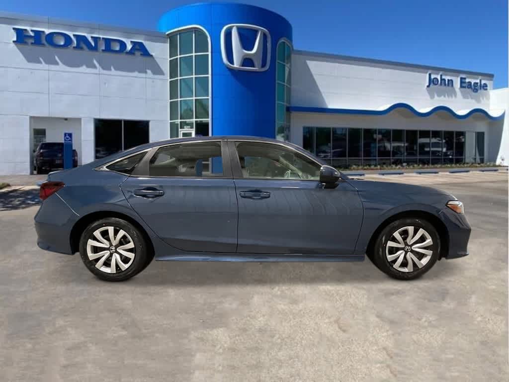 Vehicle image 4 of 23