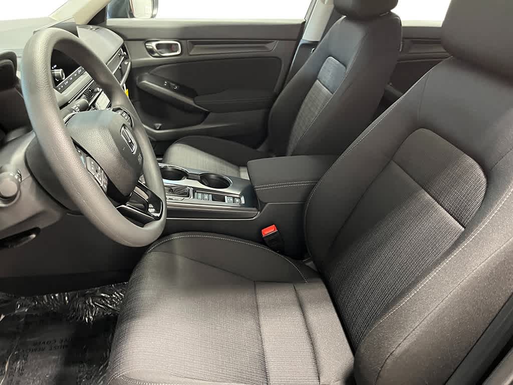 Vehicle image 13 of 23