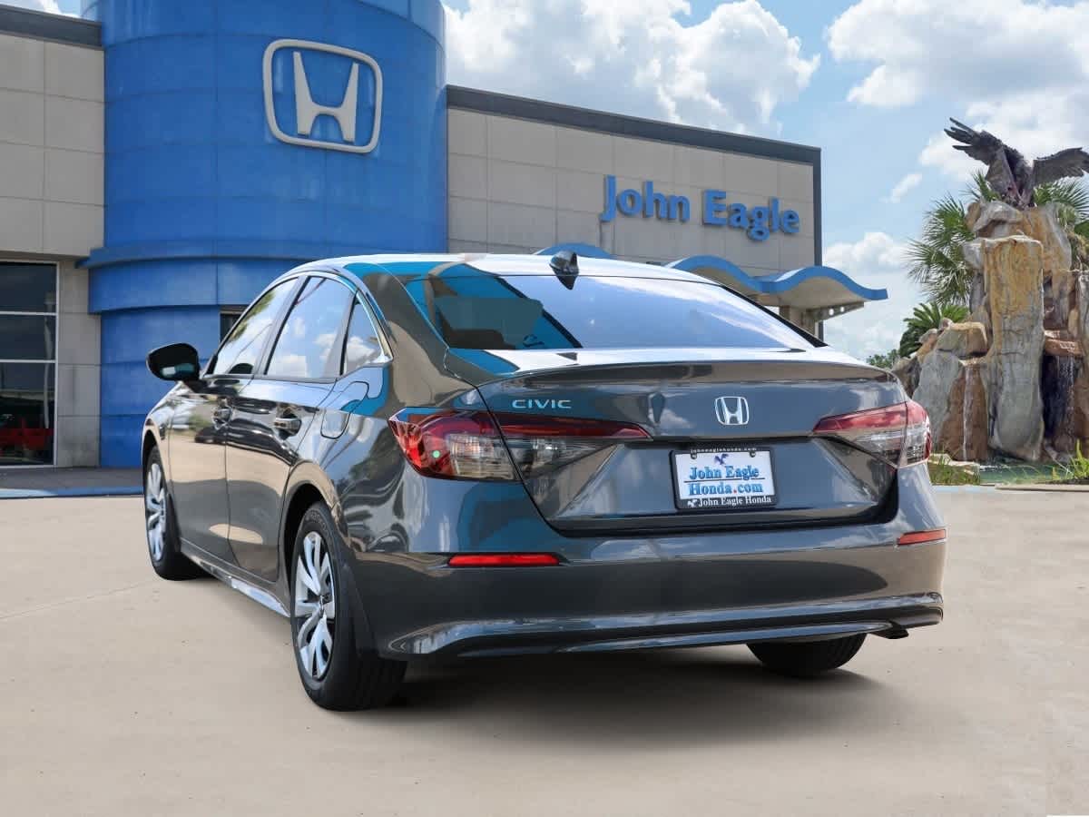 Vehicle image 4 of 21