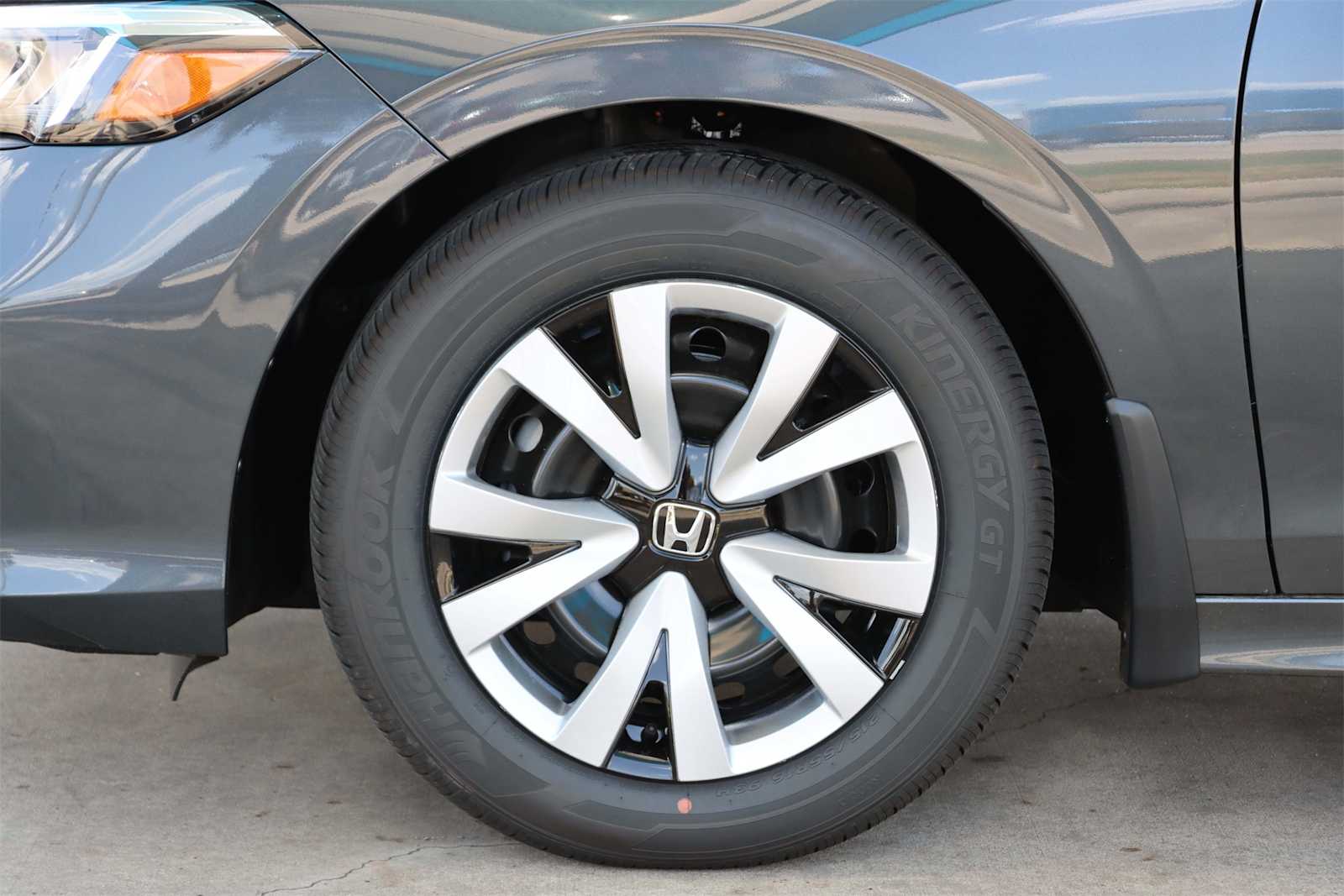 Vehicle image 7 of 21