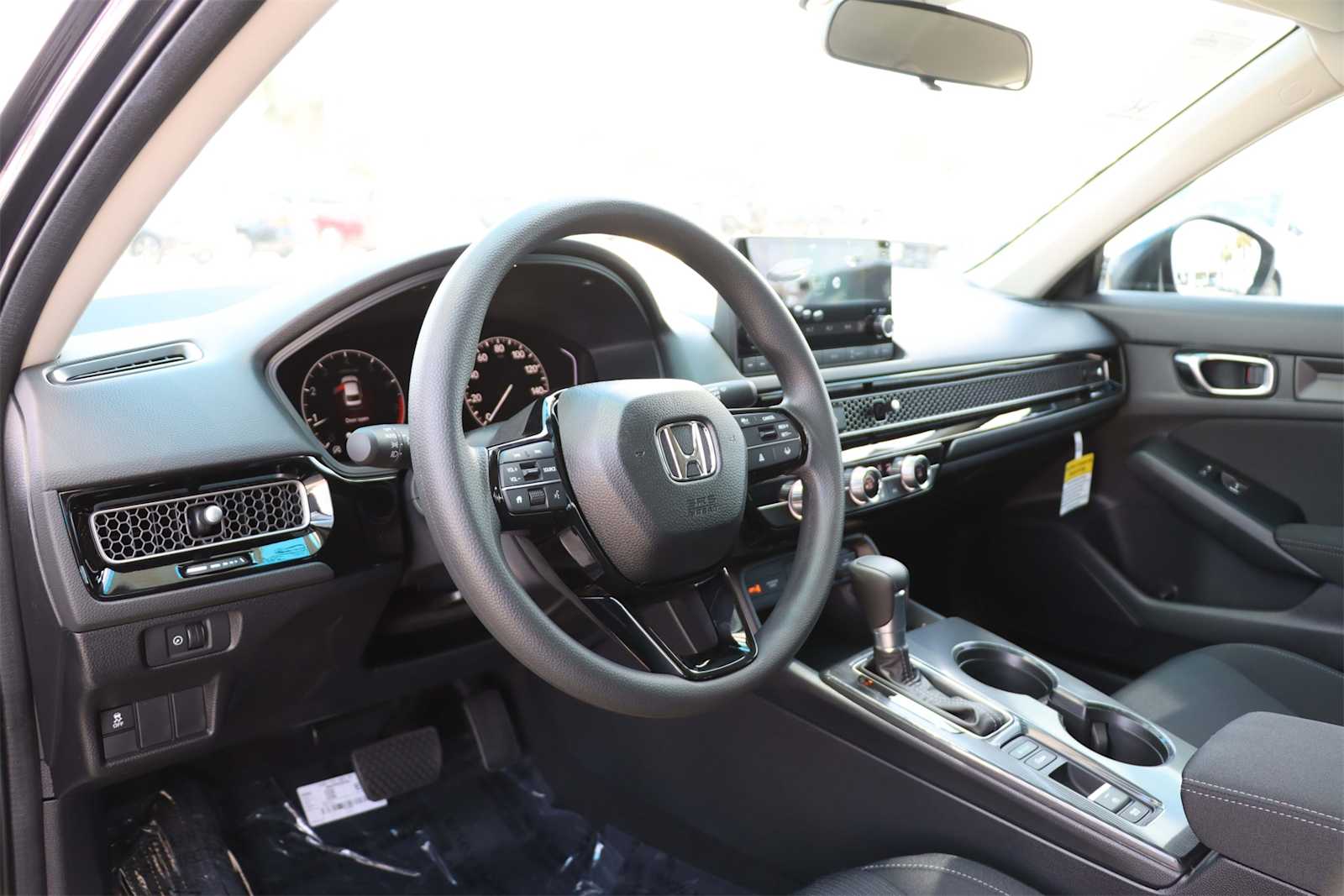 Vehicle image 14 of 21