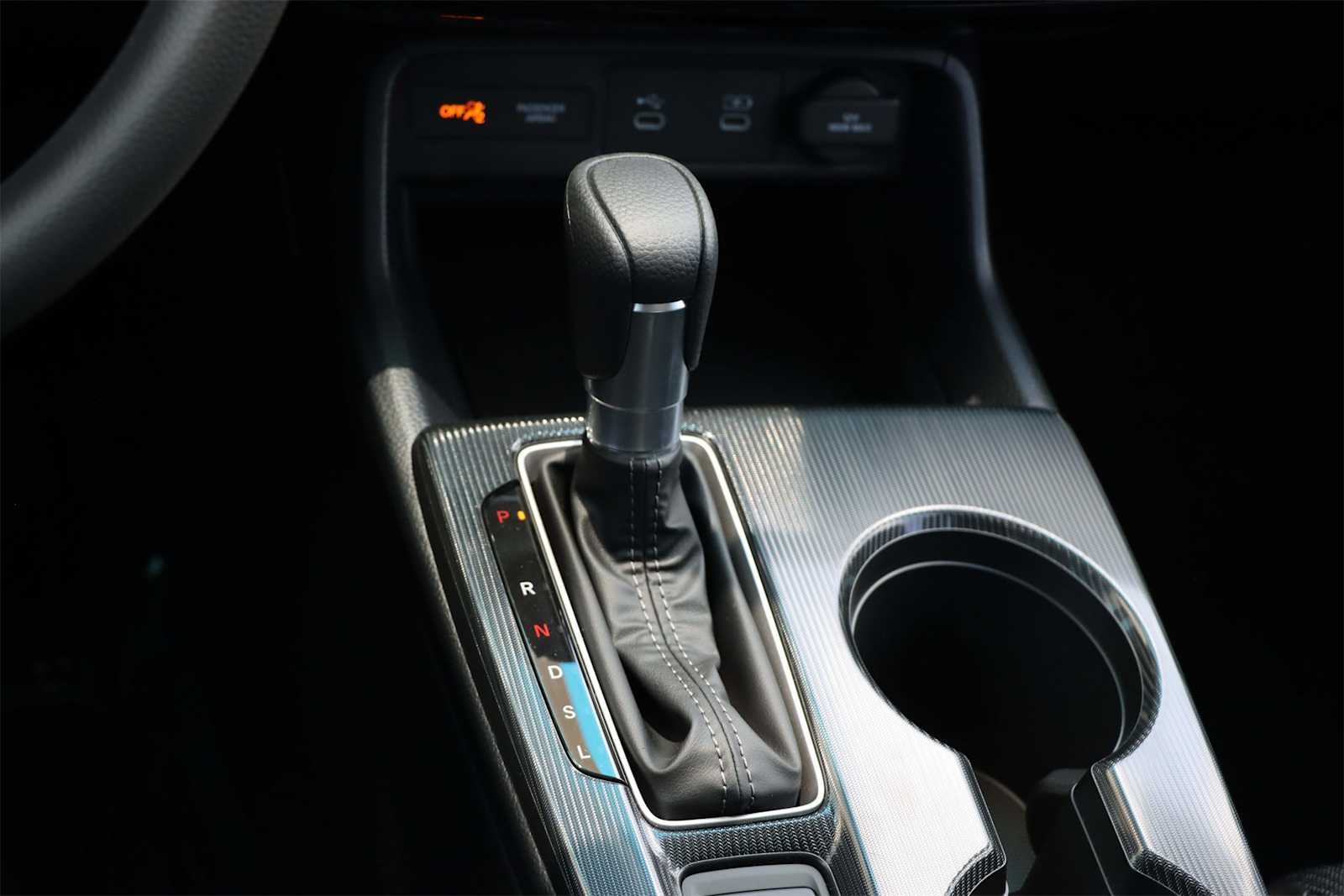Vehicle image 17 of 21