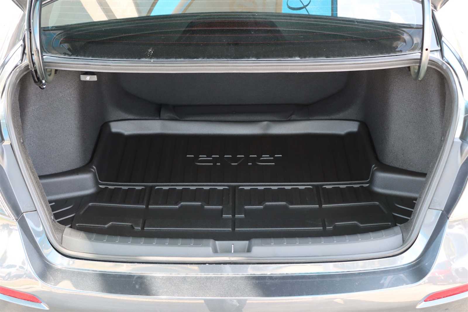 Vehicle image 8 of 21