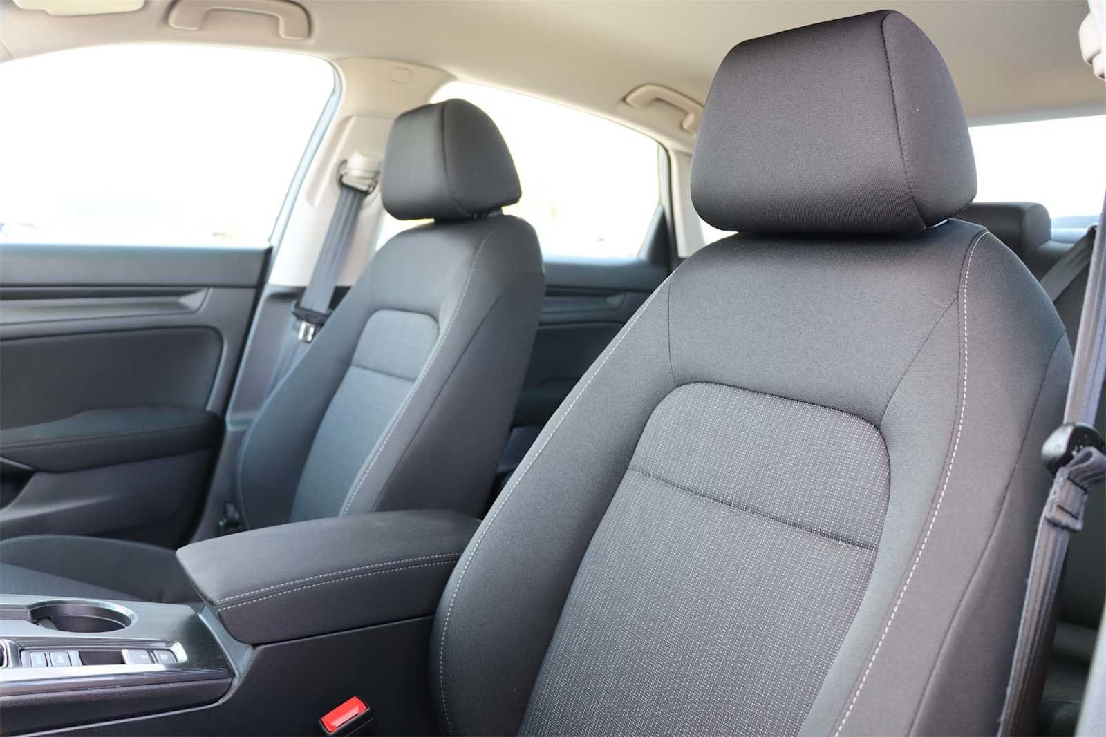 Vehicle image 10 of 21