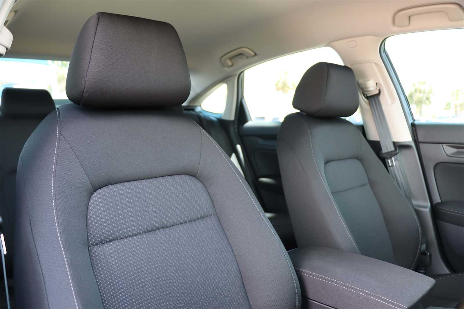 Vehicle image 11 of 21