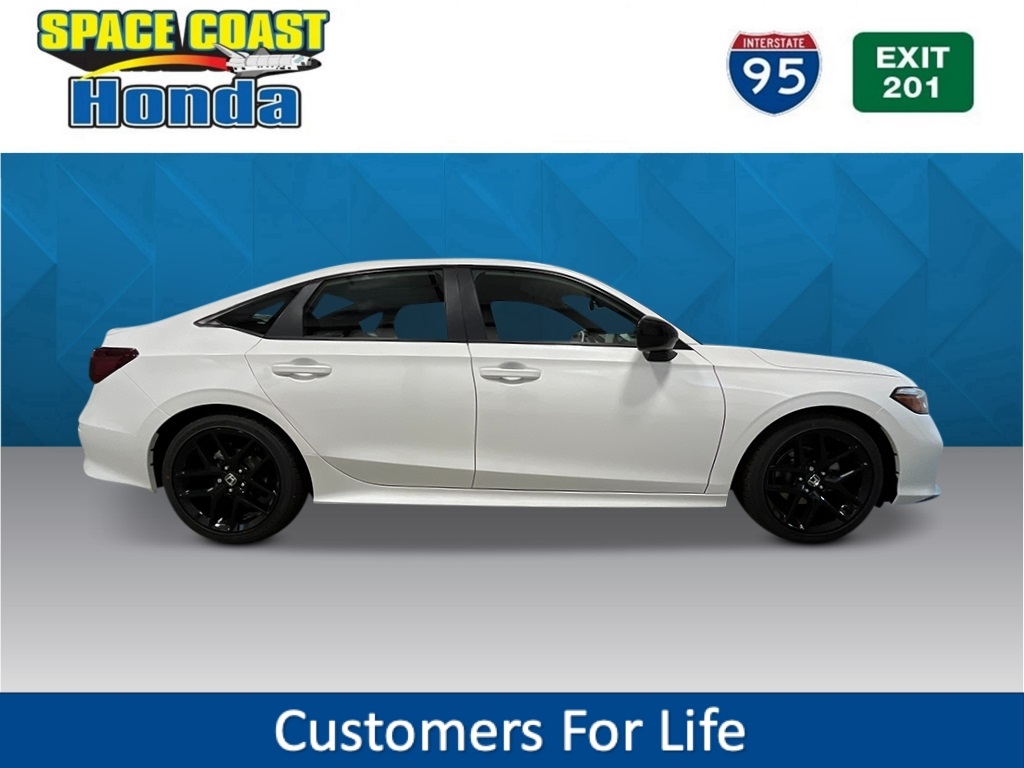 Vehicle image 4 of 21