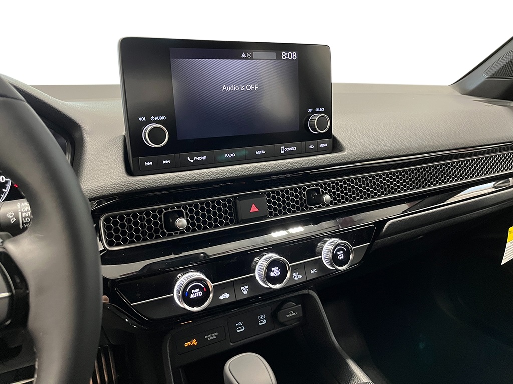 Vehicle image 14 of 21