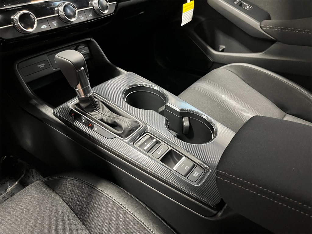 Vehicle image 16 of 21
