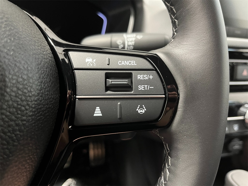 Vehicle image 19 of 21