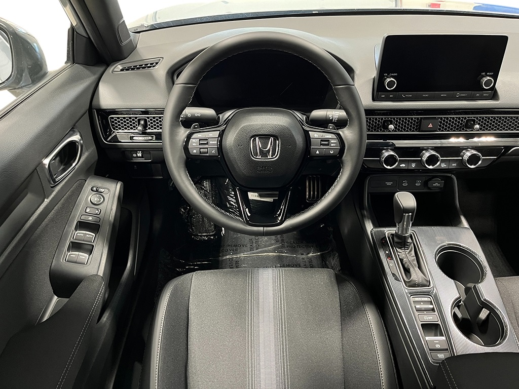 Vehicle image 13 of 21