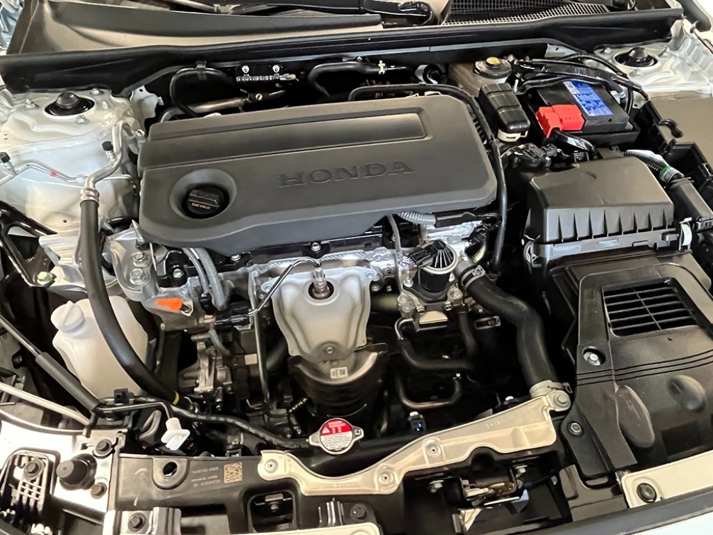 Vehicle image 9 of 21