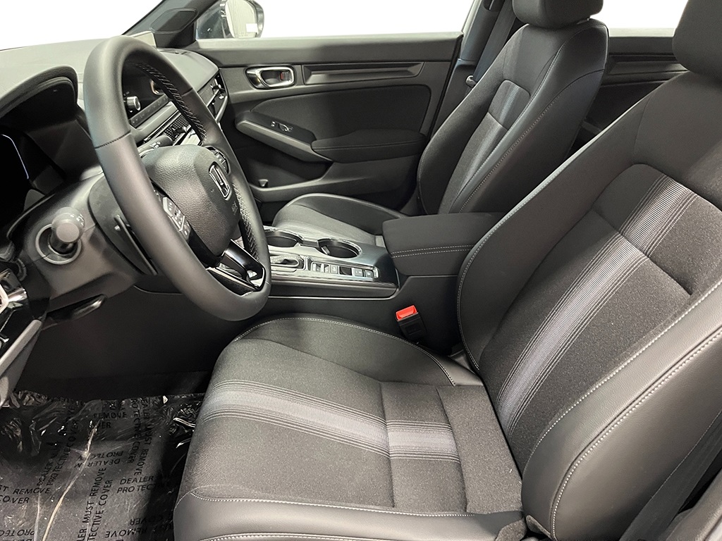 Vehicle image 11 of 21