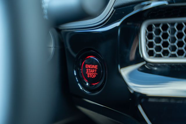 Vehicle image 27 of 33