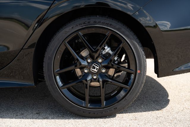 Vehicle image 13 of 33
