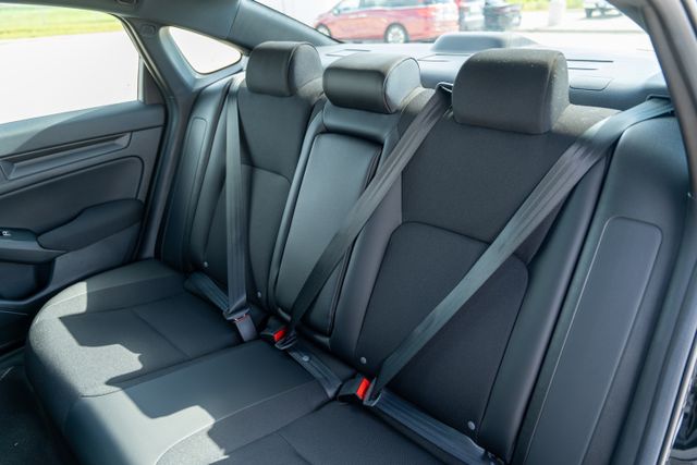 Vehicle image 16 of 33