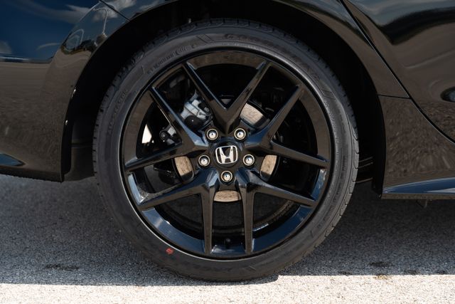Vehicle image 10 of 33
