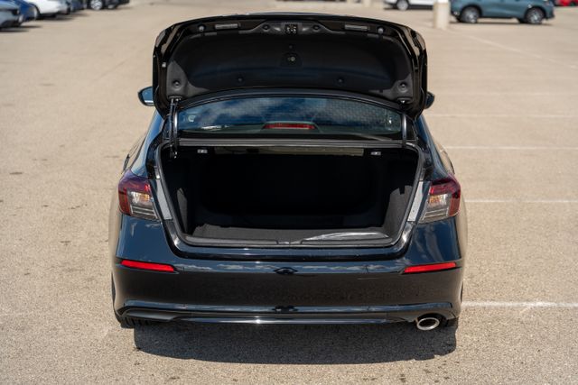 Vehicle image 14 of 33