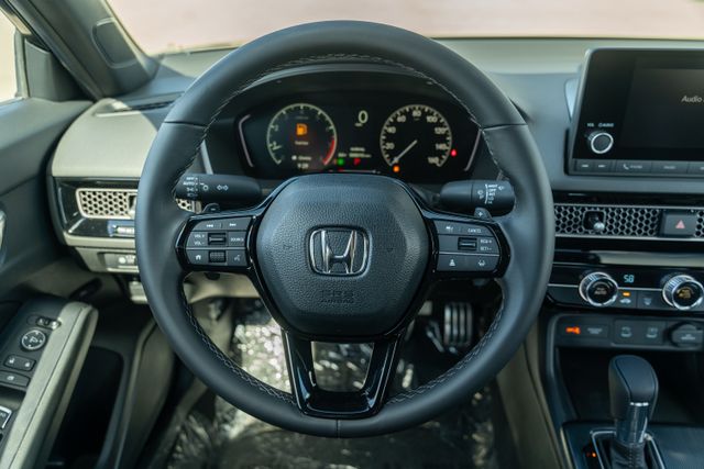 Vehicle image 26 of 33