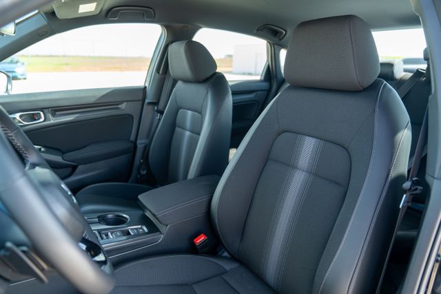 Vehicle image 15 of 33