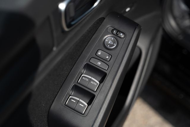 Vehicle image 24 of 33
