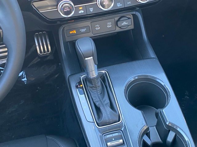 Vehicle image 13 of 19