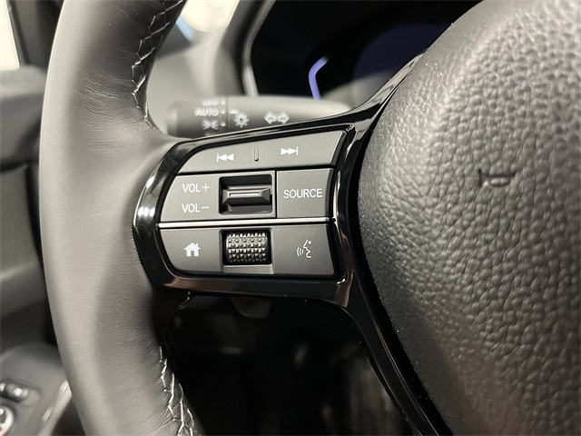 Vehicle image 22 of 24