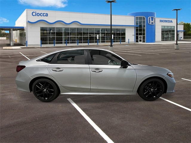 Vehicle image 4 of 24