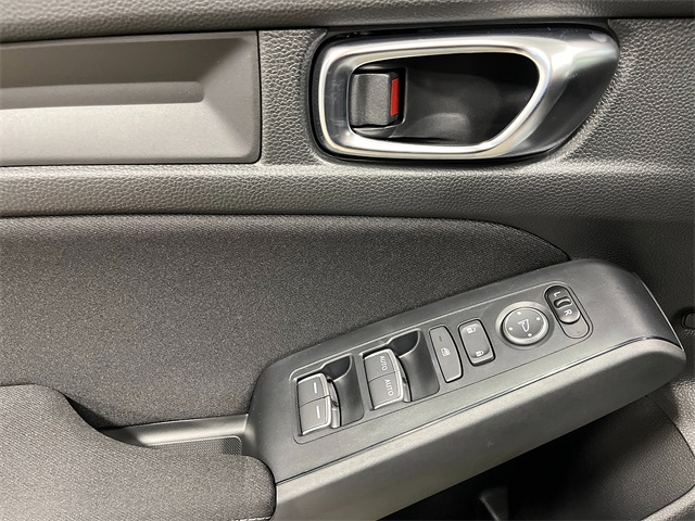 Vehicle image 20 of 24