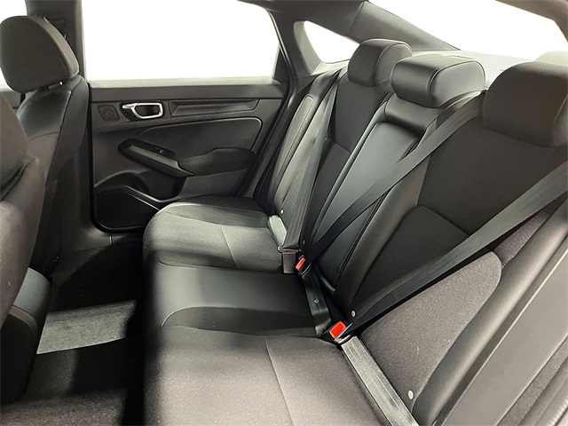 Vehicle image 11 of 24