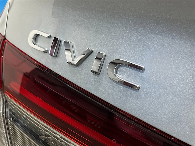Vehicle image 21 of 24