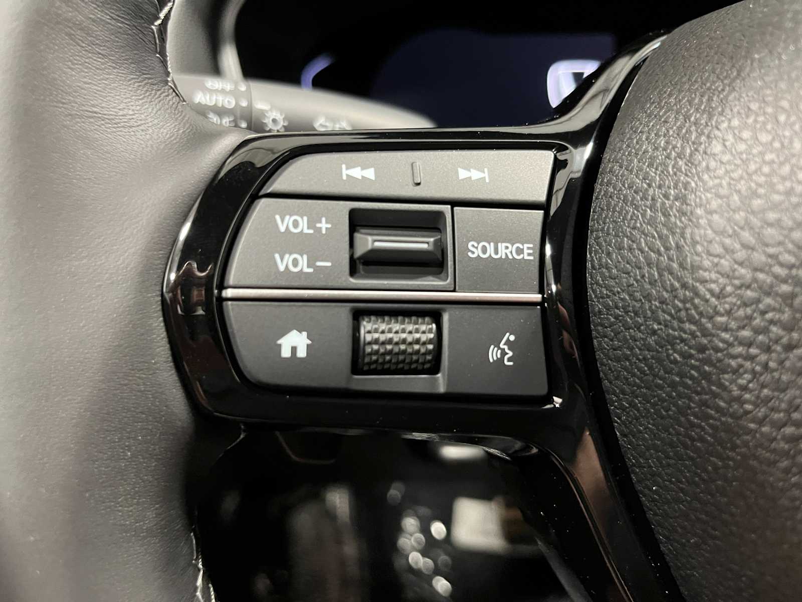Vehicle image 17 of 24