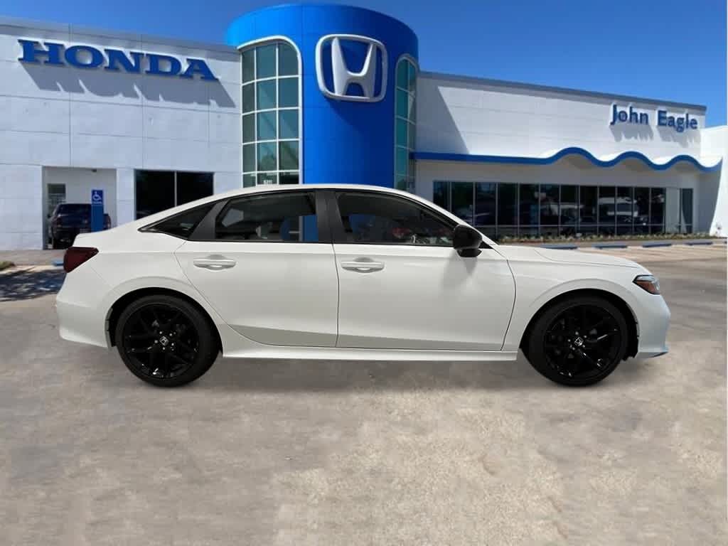 Vehicle image 4 of 24