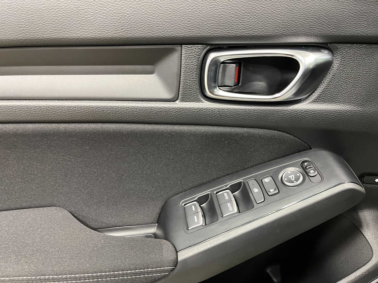 Vehicle image 14 of 24