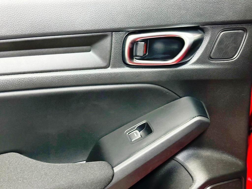 Vehicle image 20 of 23