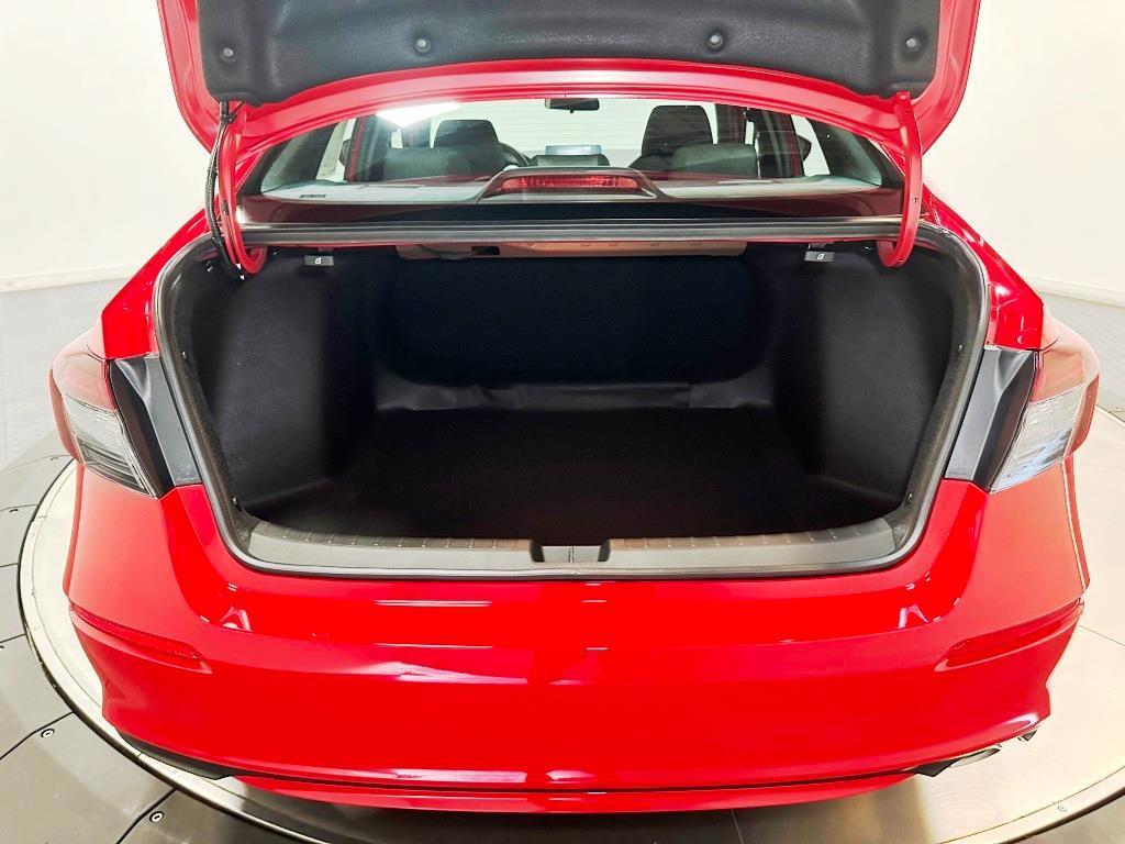 Vehicle image 11 of 23