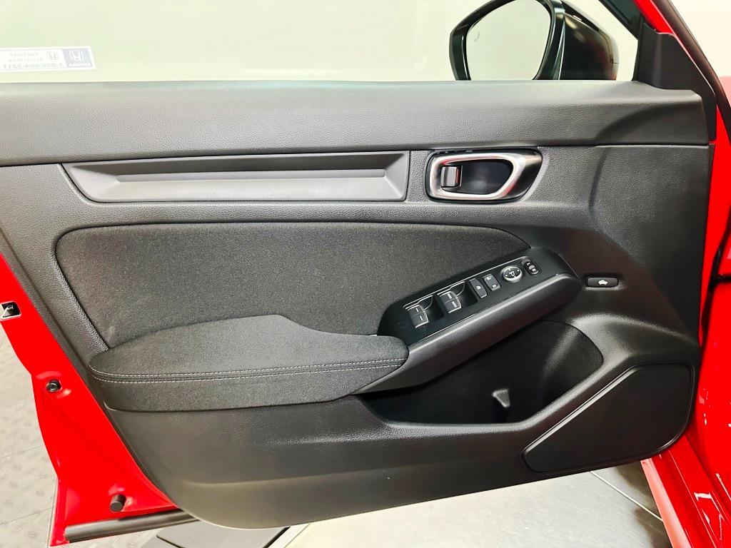 Vehicle image 19 of 23