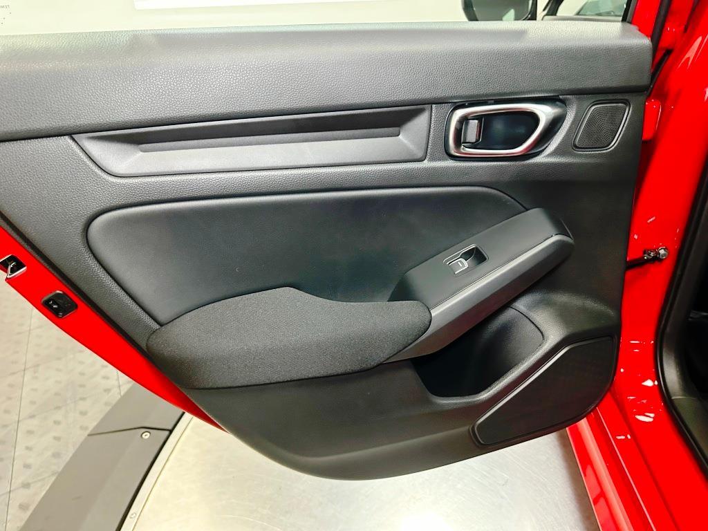 Vehicle image 18 of 23