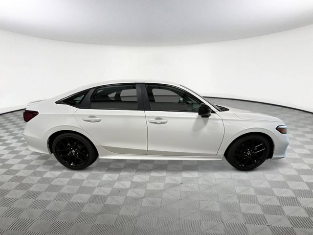 Vehicle image 4 of 21