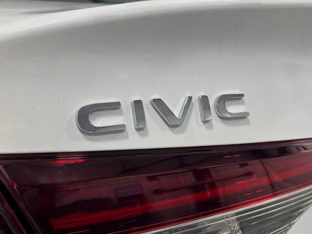 Vehicle image 11 of 21