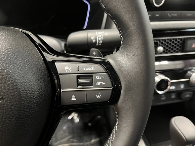 Vehicle image 15 of 21