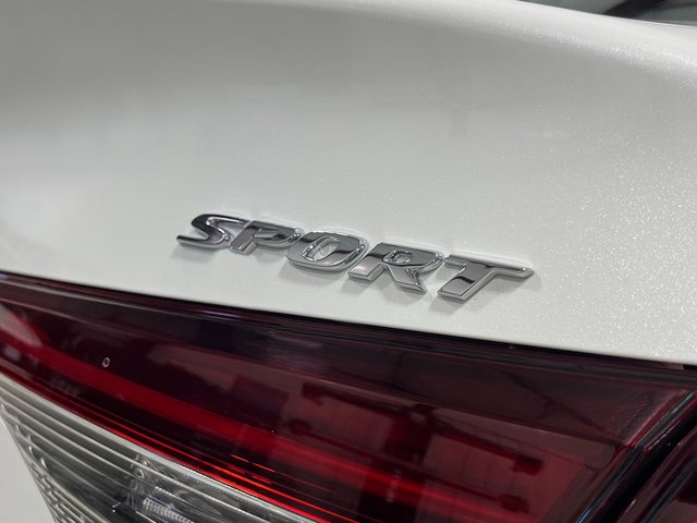 Vehicle image 10 of 21