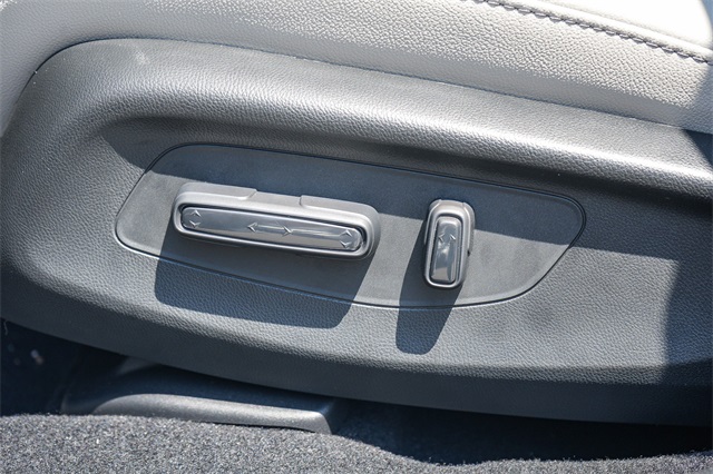 Vehicle image 34 of 49