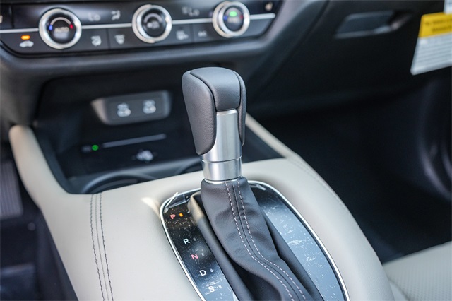 Vehicle image 32 of 49