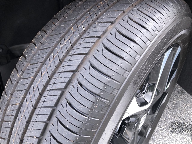 Vehicle image 9 of 12