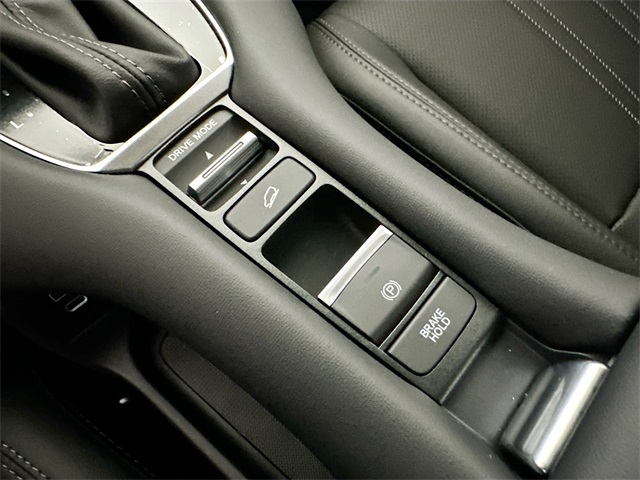 Vehicle image 23 of 26