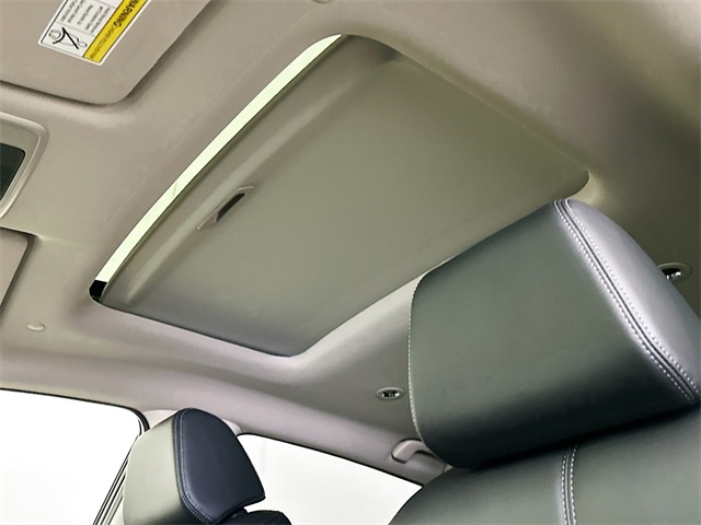 Vehicle image 13 of 26