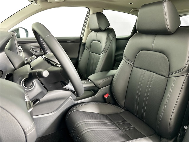 Vehicle image 10 of 26